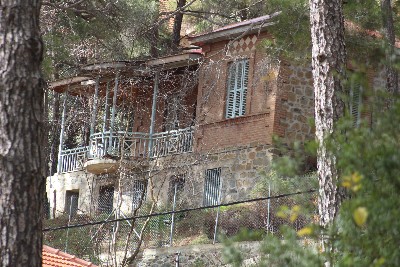 Image of a typical building in Platres 1