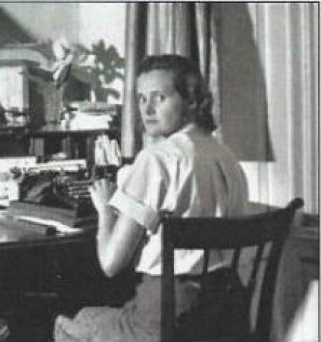 Photo Gallery Image - Pictures of Daphne du Maurier