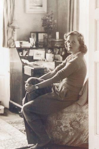 Photo Gallery Image - Pictures of Daphne du Maurier