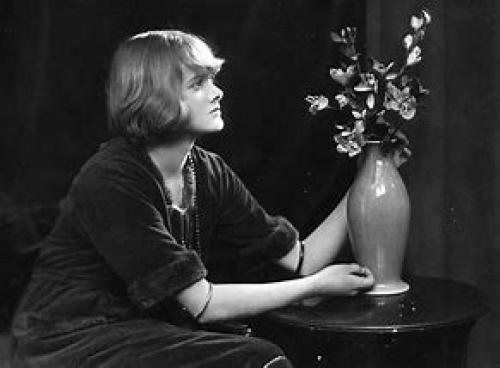 Photo Gallery Image - Pictures of Daphne du Maurier