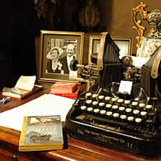 Daphne du Maurier's desk with typewritter and family photos